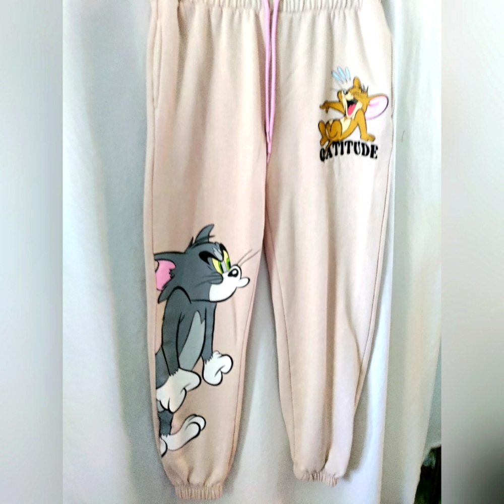 Tom & Jerry Cream Sweatpants with Cozy Fit, Pre-owned Size Sm Good Condition.